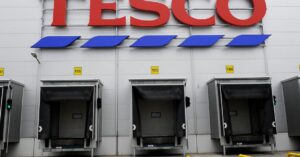 Tesco udajne zvazuje predaj prevadzok v strednej Europe