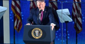 Trumpova platforma zvazuje predplatne 100tisic dolarov mesacne za urychleny pristup k jeho prispevkom