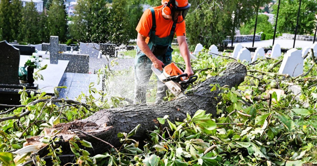 V Humennom pokracuju v odstraovani nasledkov burky zaznamenavaju skody na budovach