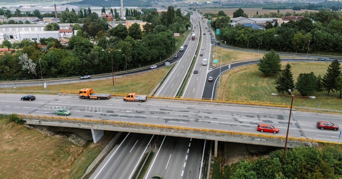 Večer sa začnú dopravné obmedzenia. Most nad rýchlostnou cestou bude mať nový asfalt. 2 Vecer sa zacnu dopravne obmedzenia most nad rychlostnou cestou bude mat novy asfalt