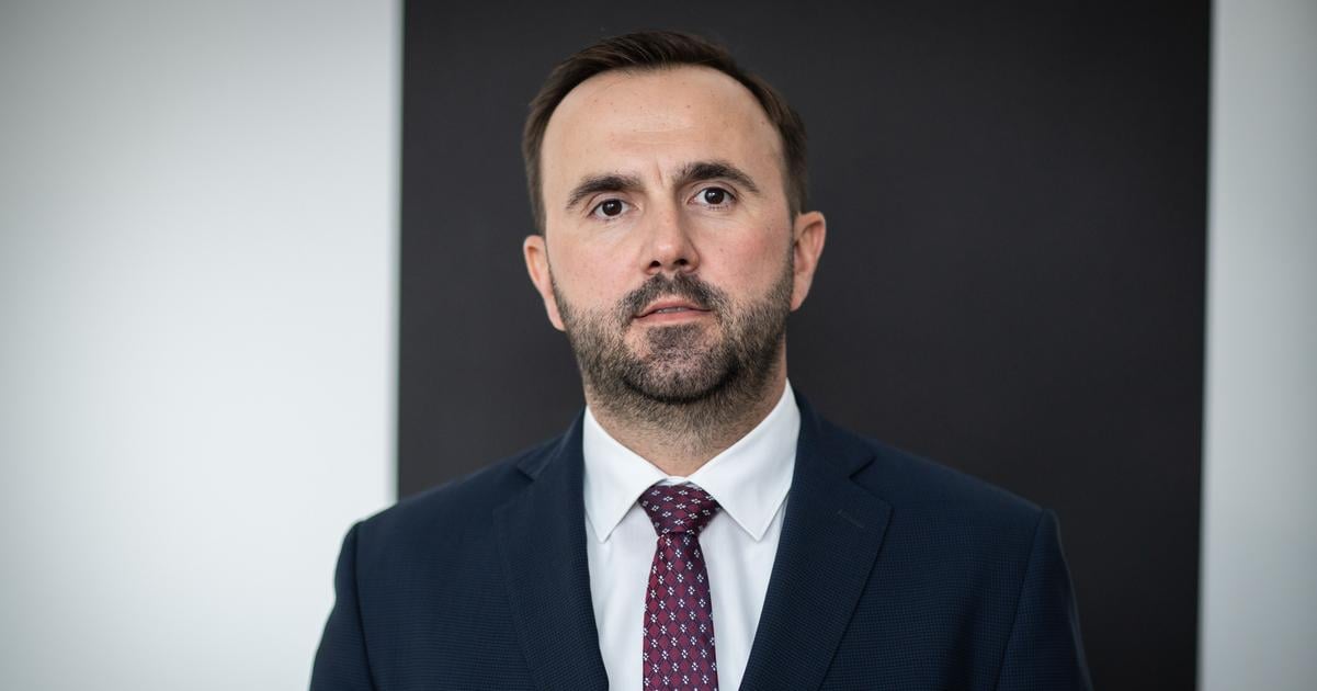 Vo vnutri Financnej spravy operuje organizovana skupina hovori poslanec PS Stefan Kiss