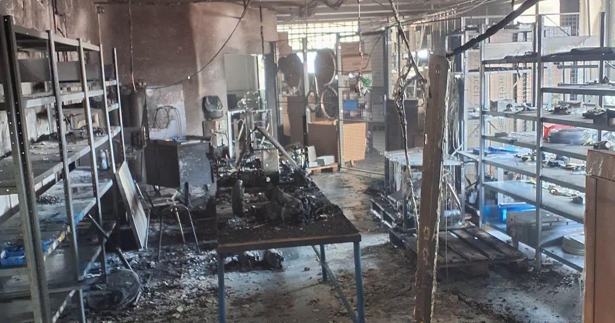Vo výrobnej hale v Piešťanoch došlo k vzniku požiaru spôsobeného plynom, 130 zamestnancov muselo byť evakuovaných. 2 Vo vyrobnej hale v Piestanoch doslo k vzniku poziaru sposobeneho plynom 130 zamestnancov muselo byt evakuovanych