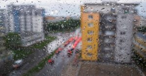 Vychodne Slovensko mozu postihnut burky aj vysoke teploty varuju meteorologovia