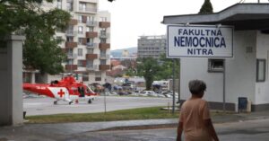 Zachranari uz roky pristavaju v provizoriu statnej nemocnici chyba heliport Pomoct ma zupa