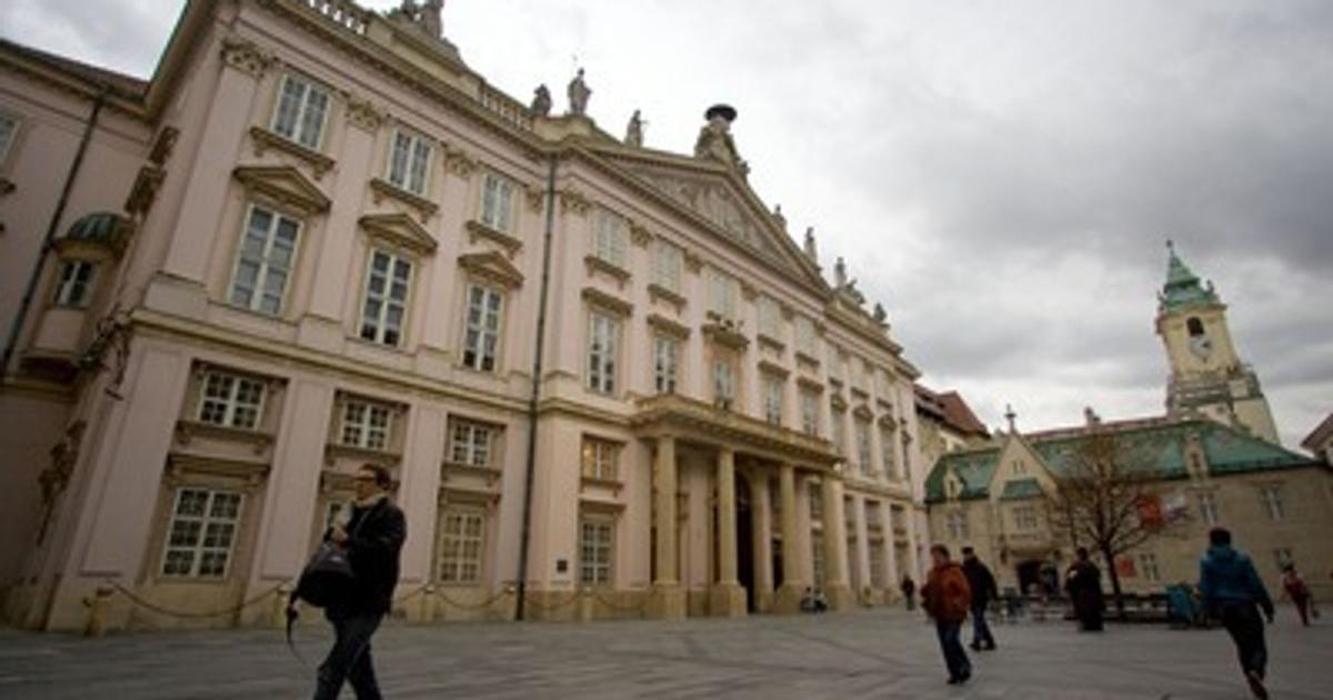 Časť Zákona o Bratislave stráca platnosť. Volebné obvody sa určia v pomere k počtu obyvateľov. 3 cast zakona o bratislave straca platnost volebn e obvody sa urcia v pomere k poc tu obyvatelov