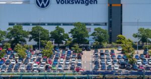 situacia v cine ostava narocna globalny predaj volkswagenu klesol