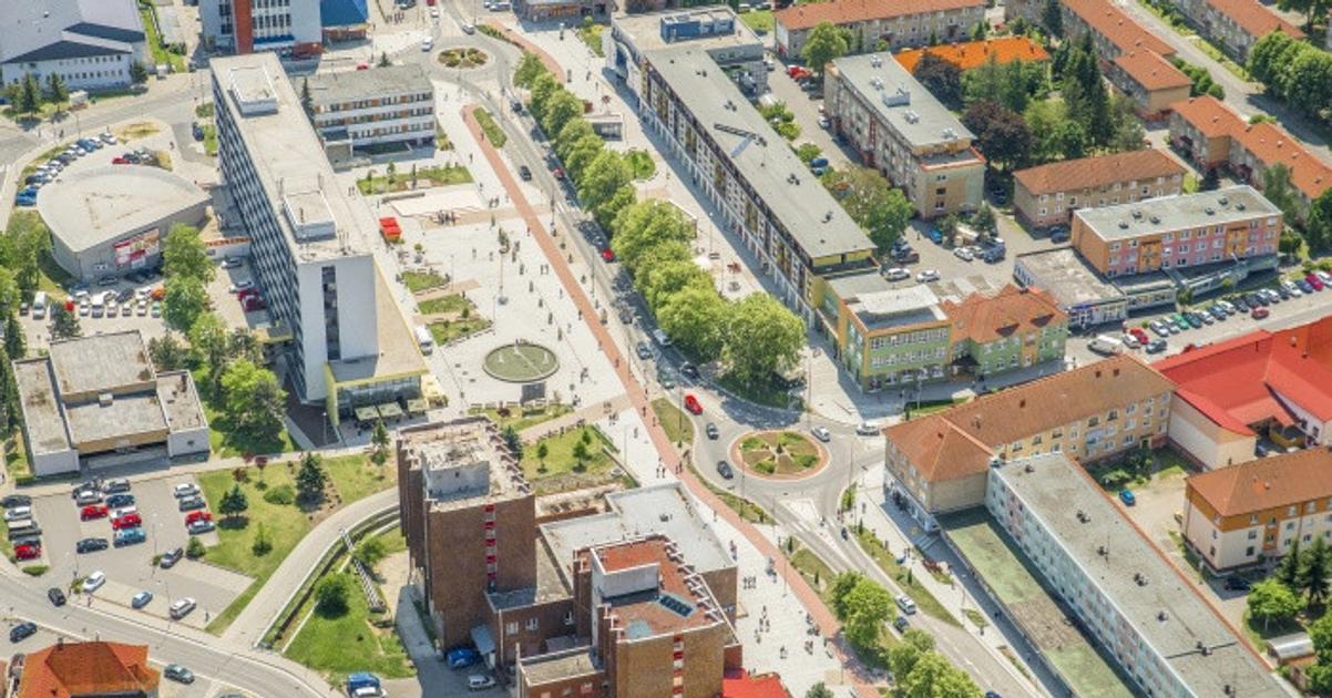 Vo Vranove nad Topľou sa opravuje námestie pred Domom kultúry za viac než 200-tisíc eur. 2 vo vranove nad toplou sa opravuje namestie pred domom kultury za viac nez 200 tisic eur