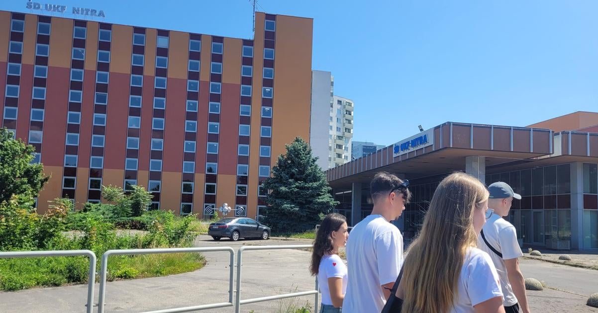 Vzdialenosť je dôležitejšia ako študijné výsledky. Vysokoškoláci zostali bez internátu, žiadajú zmenu kritérií. 2 vzdialenost je dolezitejsia ako studijne vysledky vysokoskolaci zostali bez internatu ziadaju zmenu kriterii
