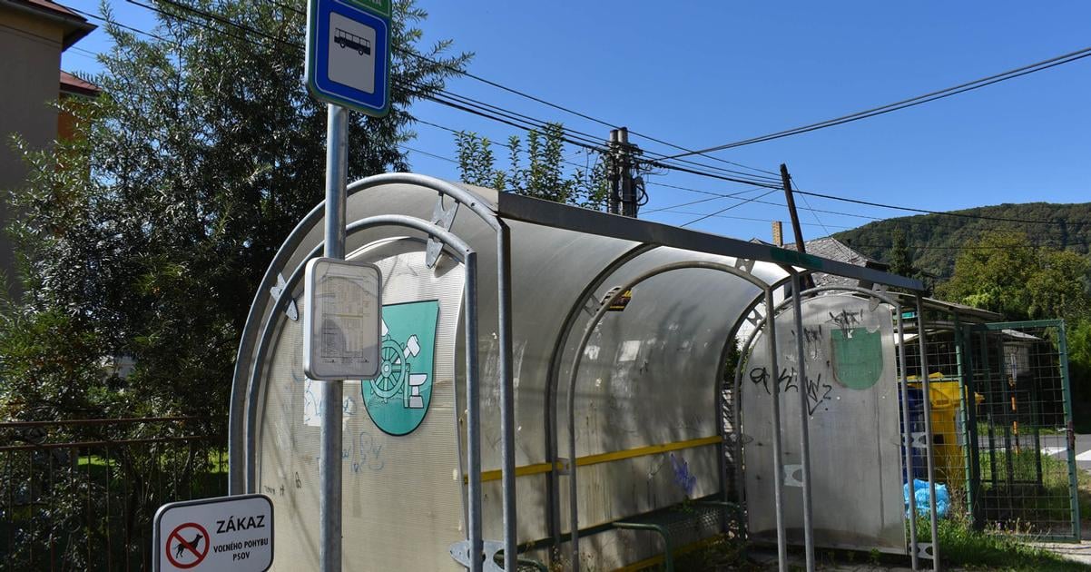 Autobusy vozili vzduch Hromadnu dopravu na leto zrusili vyvolalo to hnev Cestovne bude drahsie