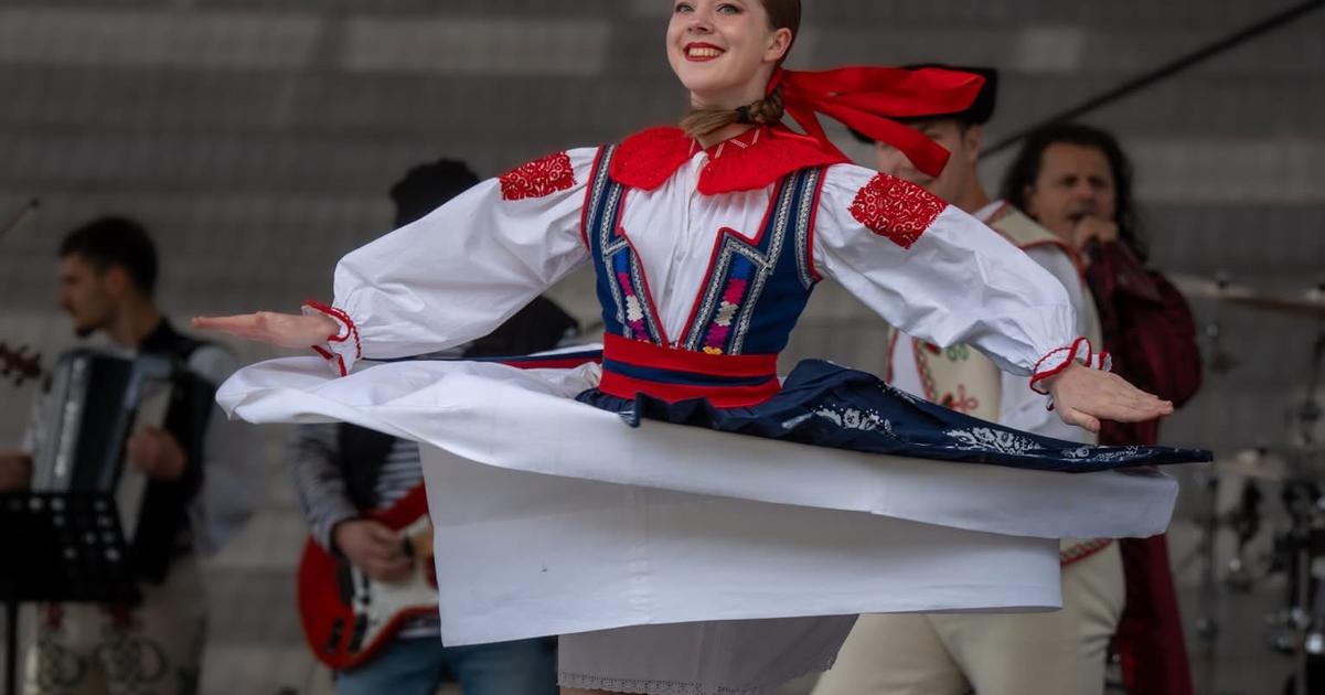 Len pre niekolkych nadsencov je folklor aj zivobytim vacsina mladych tancuje pre radost hovori folkloristka