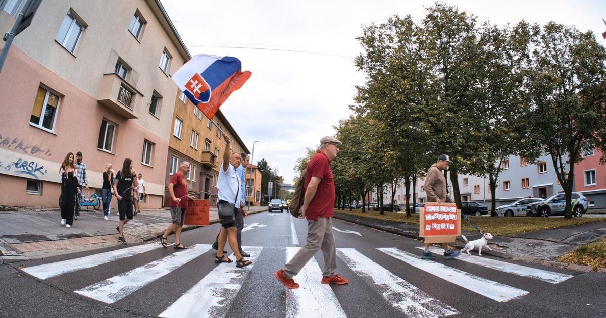 Martincania zablokovali Cervenu armadu Uctili si aj mlade dievca ktorym presla vojska cisterna