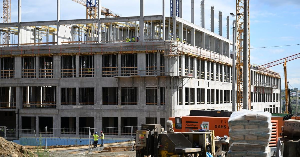 Nad hovori o predrazheni vojenskej nemocnice Nechcu ju postavit ale obohatit sa vyhlasil