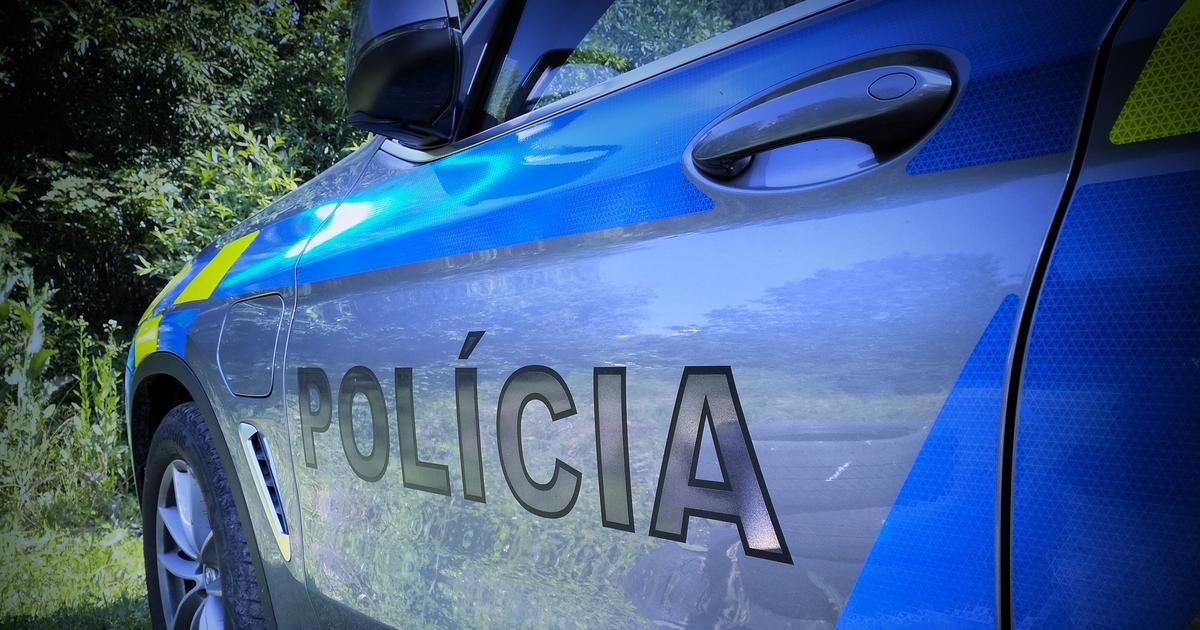 Skuter narazil do bicykla cyklista skocil v nemocnici Policia patra po druhom vodicovi