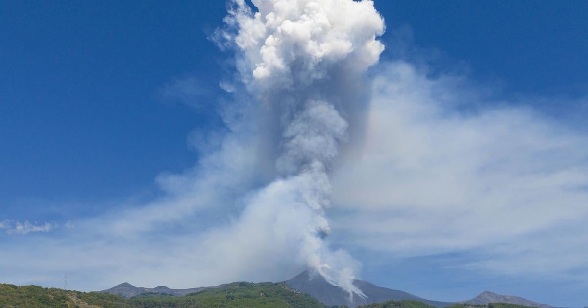 Sopka Etna prerusila prevadzku letiska v Catania