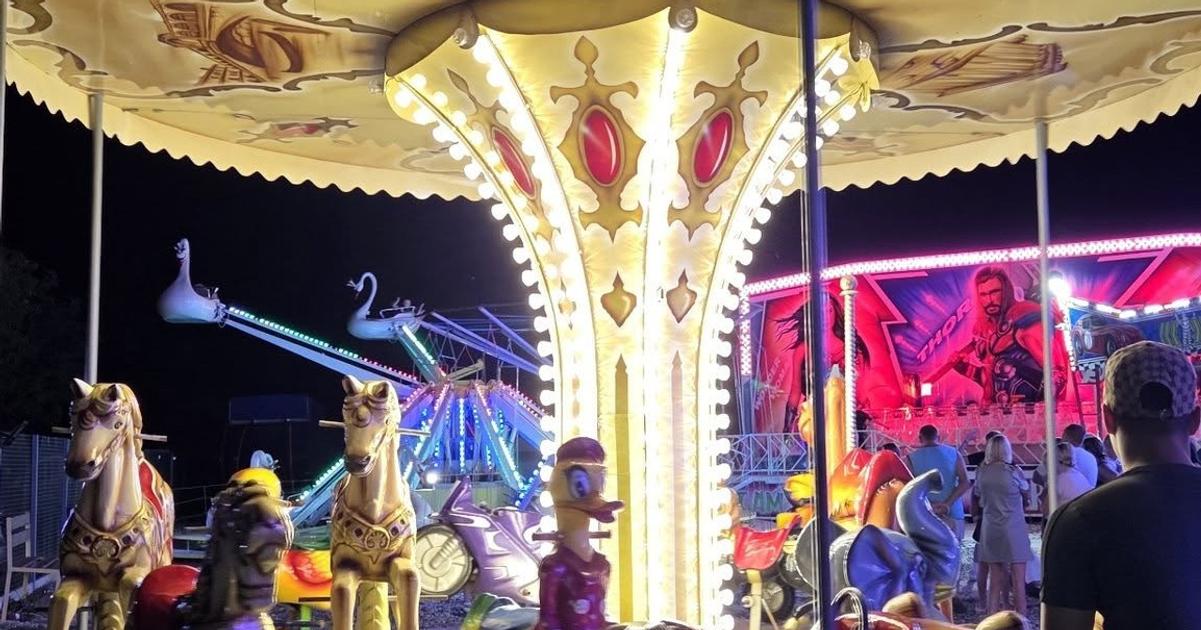 Z kolotoca pocas jazdy vypadli deti zasahovali zachranari