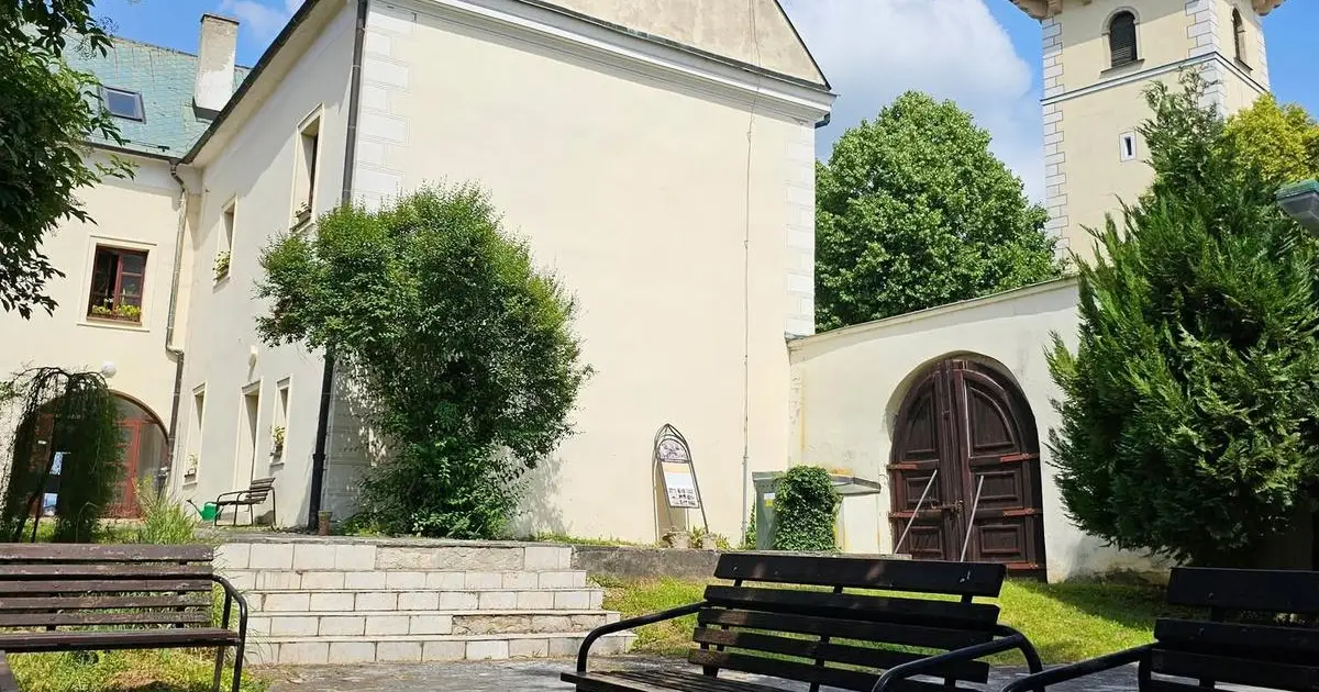 Bojnice obnovujú nádvorie knižnice, pribudne letná čitáreň