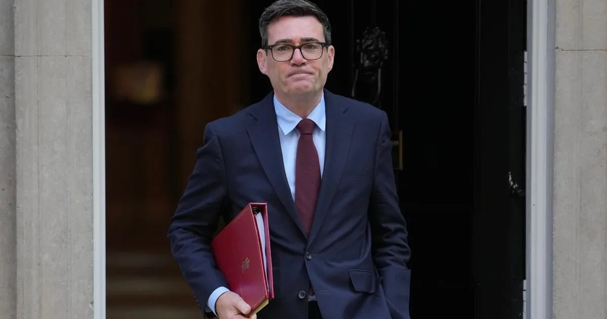 Britský premiér je pripravený konať, tvrdí vláda