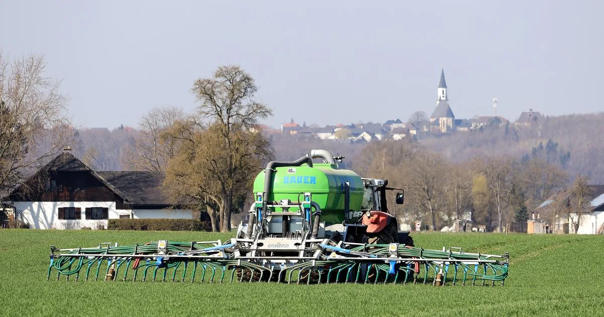 Europoslanci v spore o uhlíkové clo podporili hnojivárov na úkor farmárov