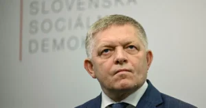Fico: Nenechám sa vydierať, spor SNS a Taraba ma mrzí