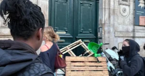 Francúzski stredoškoláci pokračujú v protestoch proti reforme školstva