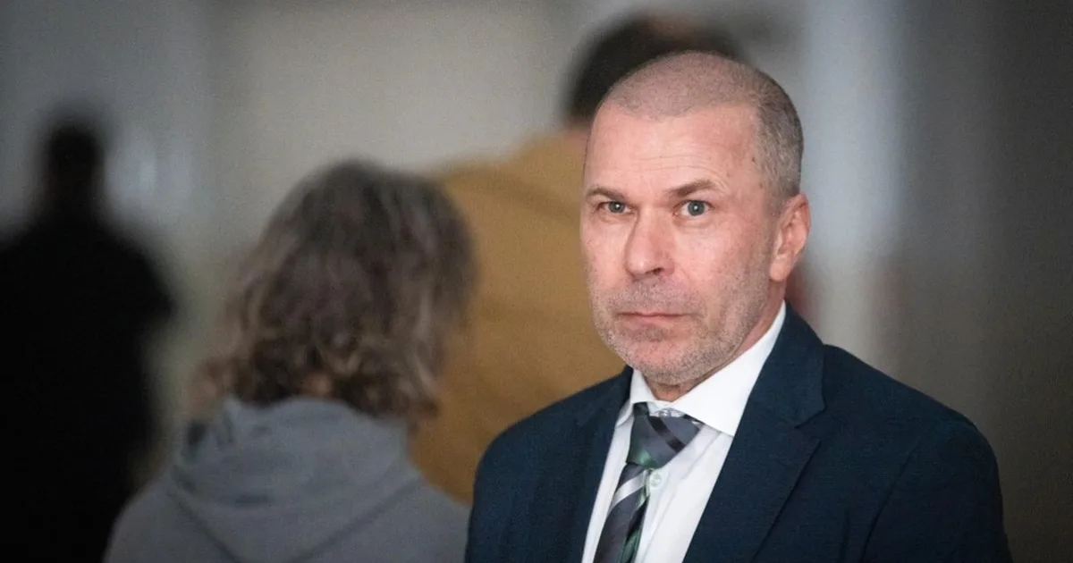 Inšpekcia hľadala v mobile expolicajného šéfa komunikáciu s Lipšicom a Záleskou