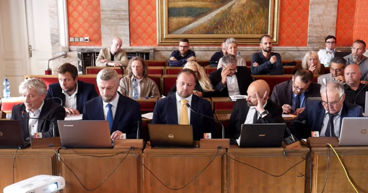 Krik v sále, kamery vypnuté: petíciu proti zámene majetku stiahli