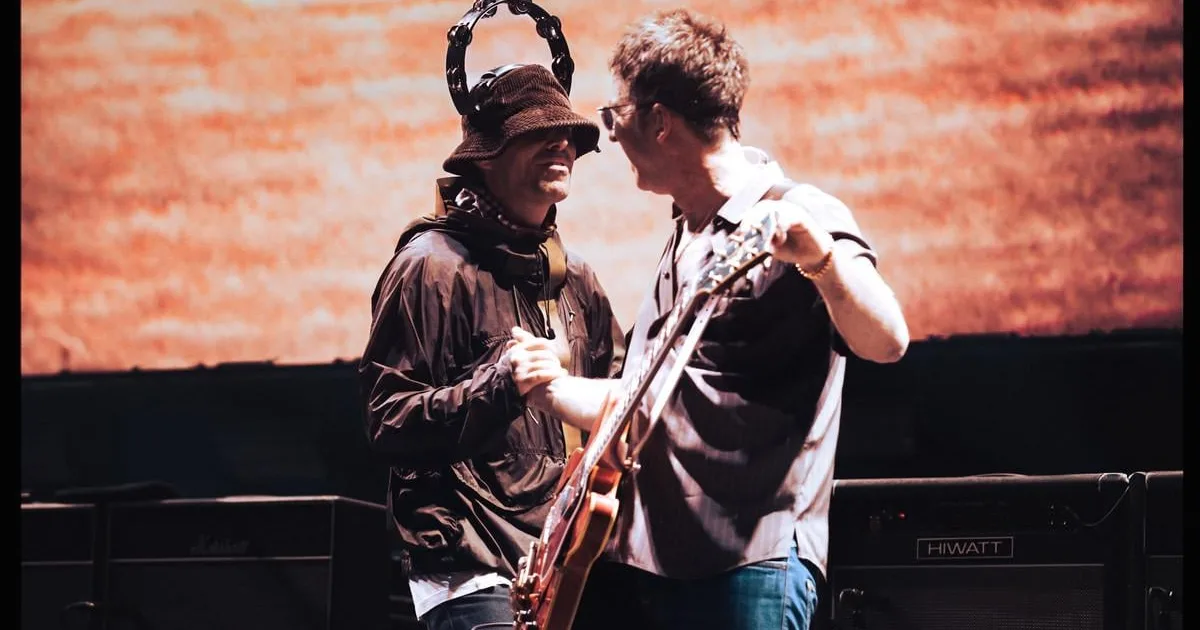 Liam a Noel po 15 rokoch nepriateľstva spolu. Film o Oasis mapuje ich návrat