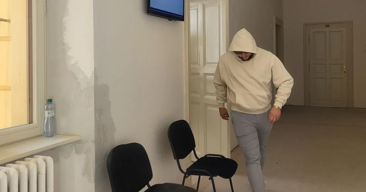 Mučenie na stanici trvalo tri hodiny, tvrdí Lukáš. Z väzenia je doma s náramkom