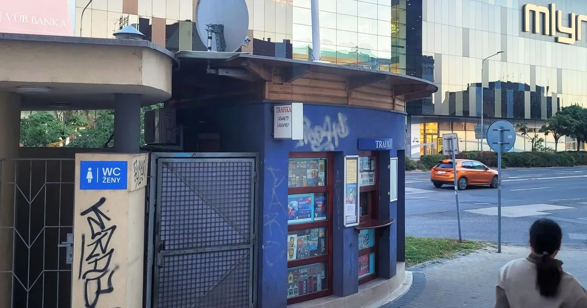 Obchodné centrum spoplatnilo toalety, len v hotovosti. Väčšina mestských je zadarmo