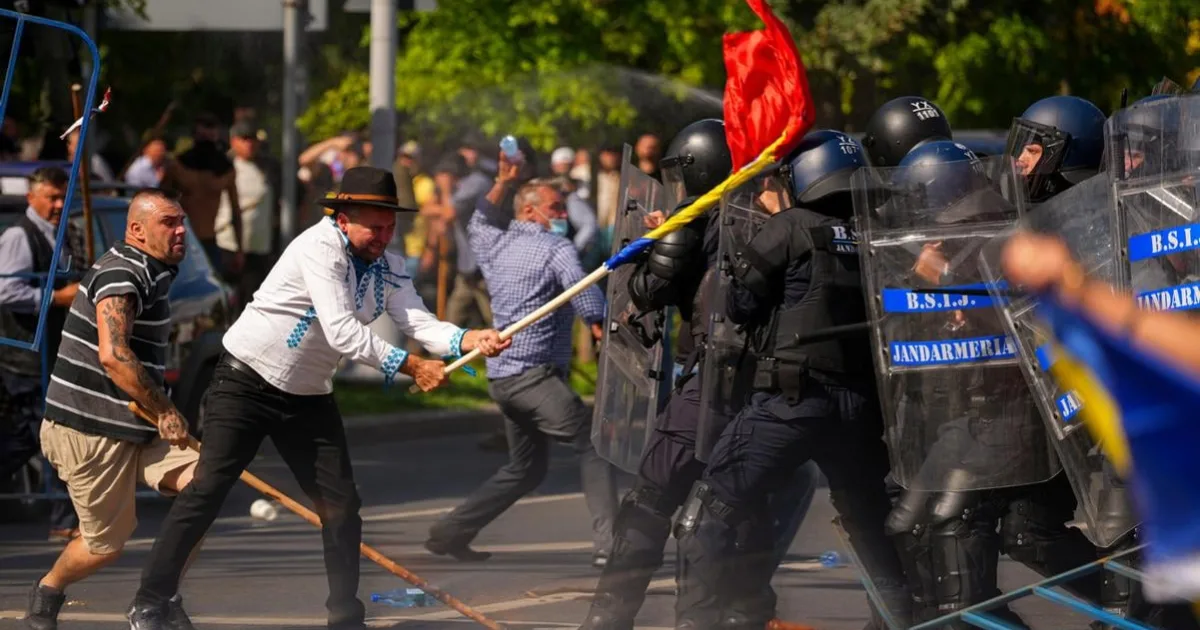 Rumunskí farmári a pastieri sa počas protestu dostali do násilných zrážok s políciou