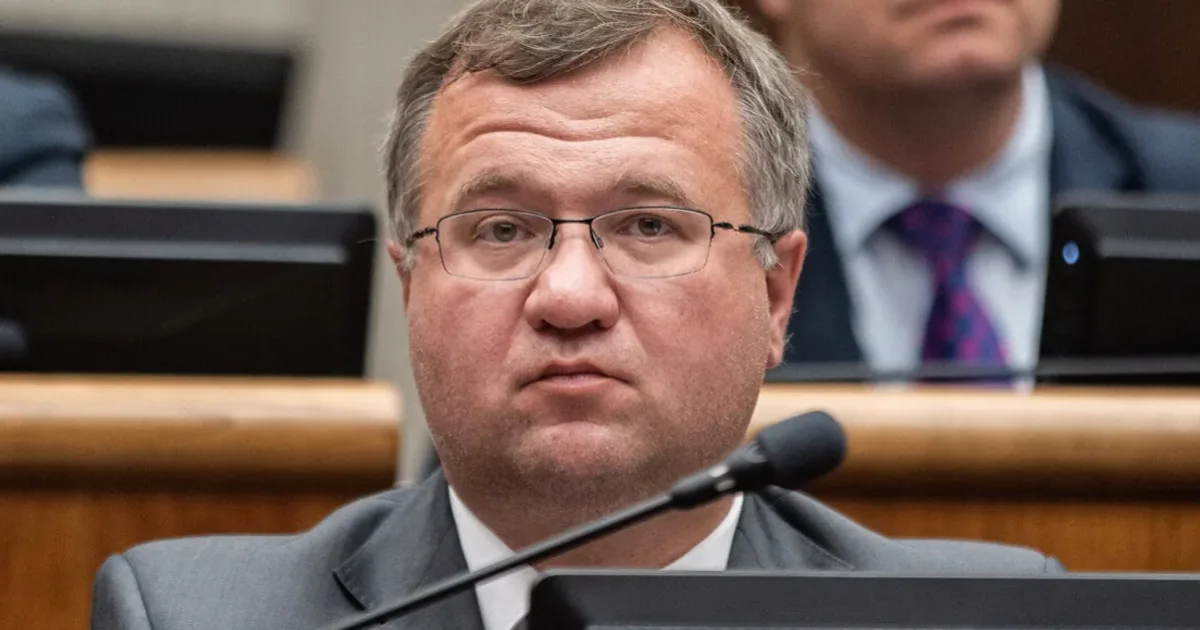 Šalitroš sa chce vrátiť do parlamentu, oznámil to Ficovi, ide k Tarabovi