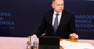 Slováci míňajú, ekonomika drží. Prispôsobili sa stresu, myslí si Kažimír