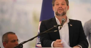 Smotrič žiada vojnu na Západnom brehu a anektovanie častí Gazy a Libanonu