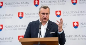 SNS: Stiahnutie návrhu na odvolanie Tarabu je porušením koaličnej zmluvy