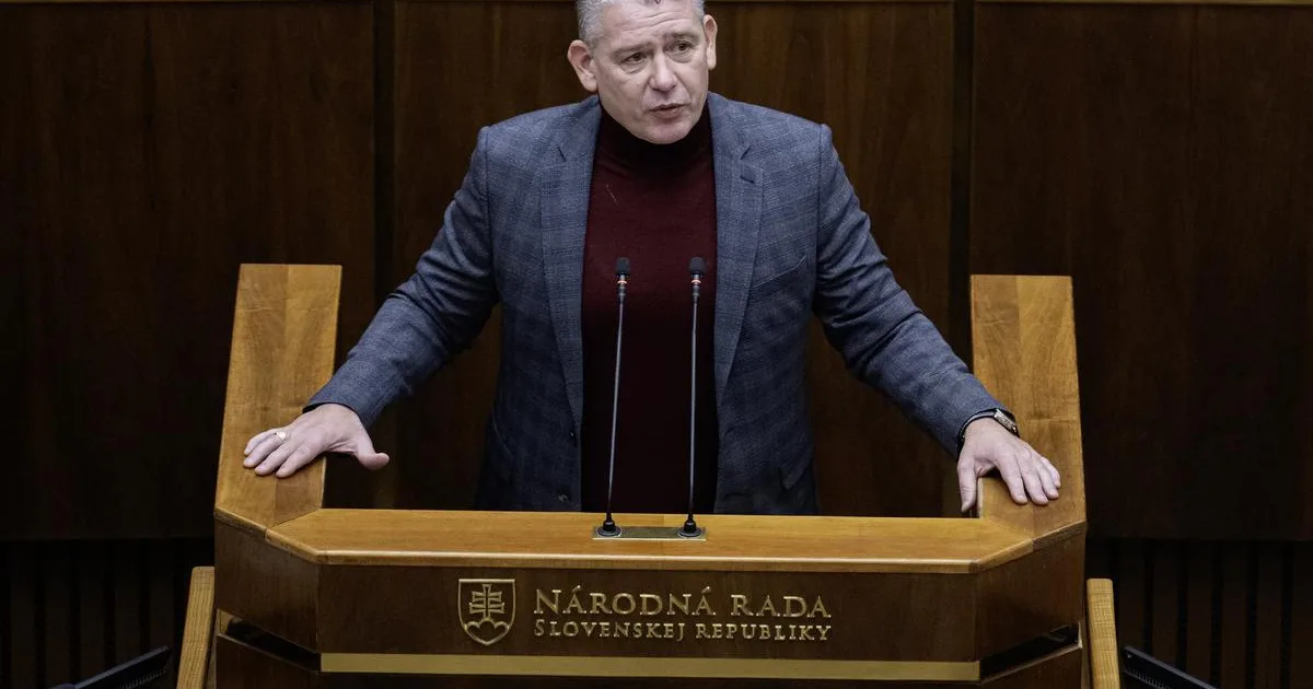 Štyria opoziční poslanci sa majú ospravedlniť za výroky v pléne, rozhodol výbor