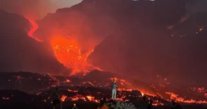 Talianske letisko v Catanii pozastavilo činnosť pre erupciu Etny