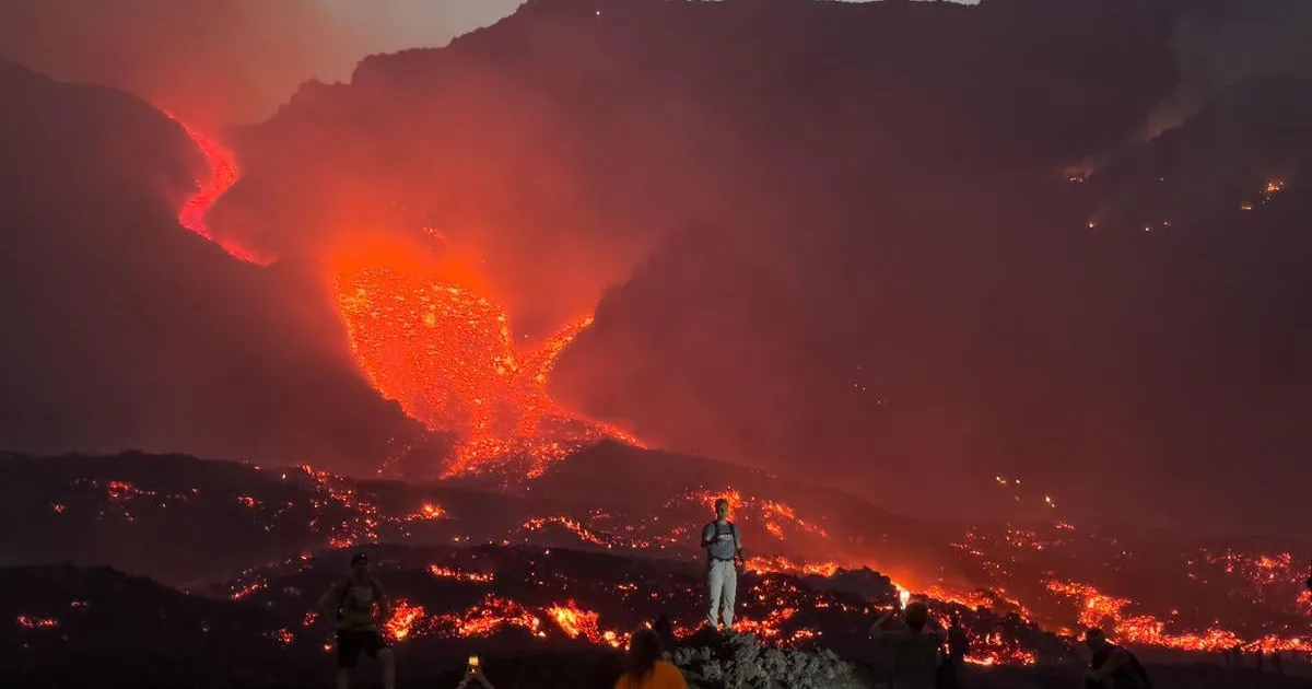 Talianske letisko v Catanii pozastavilo činnosť pre erupciu Etny 2 Talianske letisko v Catanii pozastavilo činnosť pre erupciu Etny