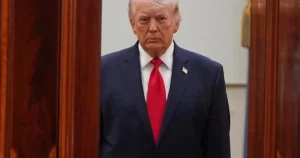 Trump odmietol iránsky návrh na prímerie, očakáva obnovenie útokov po voľbách