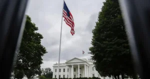 Trump zvažuje bazén namiesto tlačovej miestnosti Bieleho domu