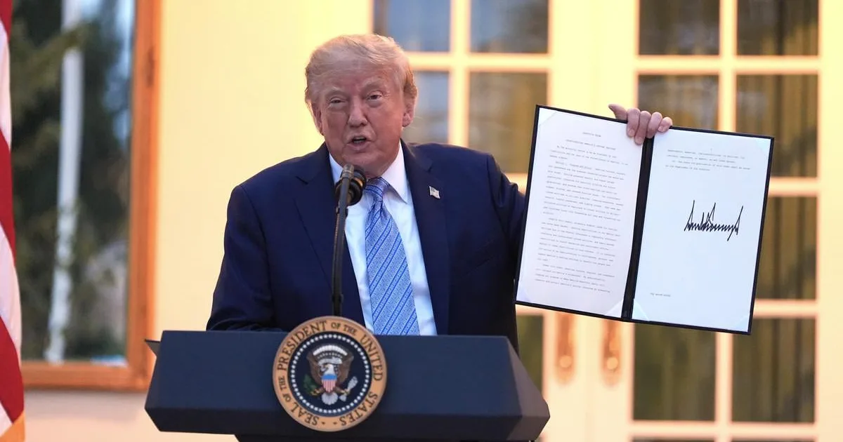 Trump zvažuje tvrdé sankcie voči Moskve.