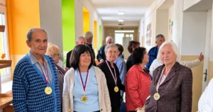 Učiteľ kričal v triede, že človek vyletel do vesmíru. Do školy sa vrátili po rokoch