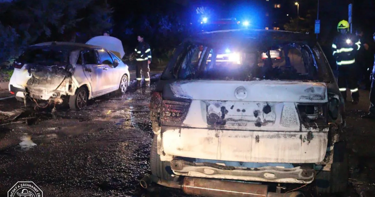 V Bratislave zhoreli dve vozidlá, predbežná škoda je 36-tisíc eur