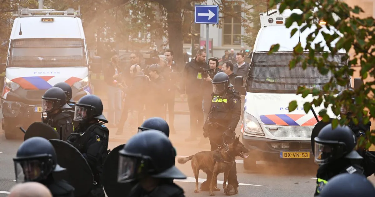 V Haagu sa polícia dostala do stretu s demonštrantmi