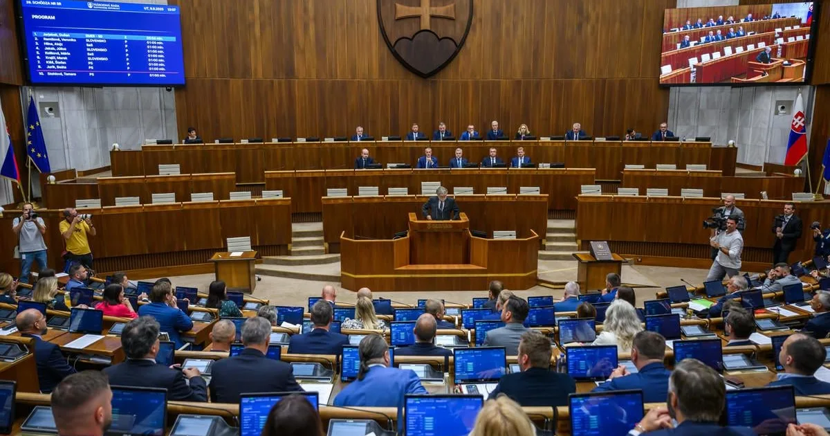 V utorok štartuje riadna schôdza s takmer 300 bodmi na programe
