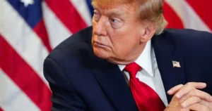 Americký prezident Donald Trump v stredu pohrozil novými clami