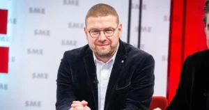 Bežec sa stal záchrancom topiacich sa policajtov