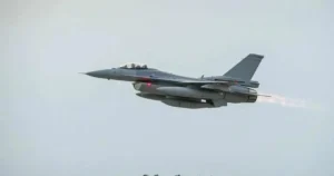 Čínsky vojenský manéver na taiwanskej leteckej základni