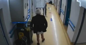 Držanie pod krkom či bitie: čo prezradili zábery z incidentu