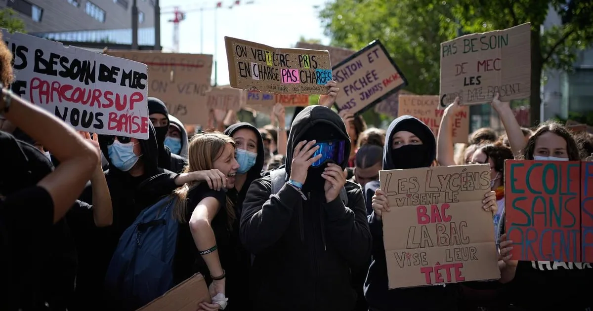 Francúzski študenti chcú na dva dni zablokovať školy a univerzity 2 Francúzski študenti chcú na dva dni zablokovať školy a univerzity