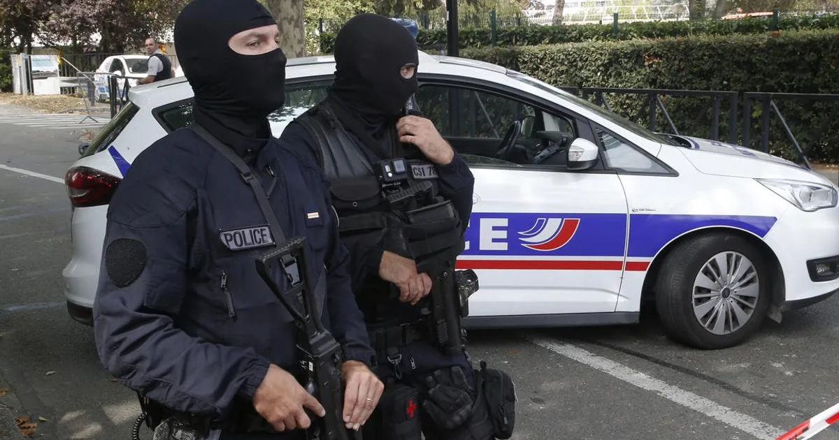 Francúzsko zaviedlo nočný zákaz vychádzania v niektorých mestách vrátane častí Paríža 4 Francúzsko zaviedlo nočný zákaz vychádzania v niektorých mestách vrátane častí Paríža